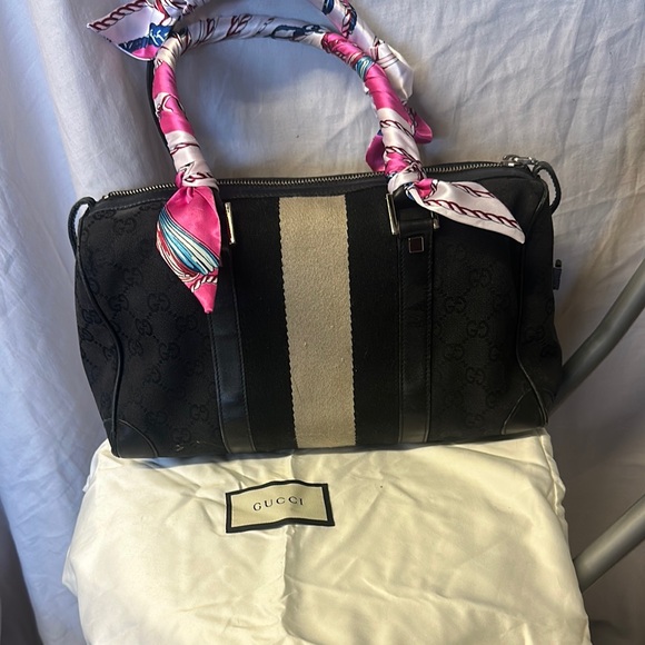 Gucci Black and Cream Satchel with Textured Finish - Picture 1 of 7